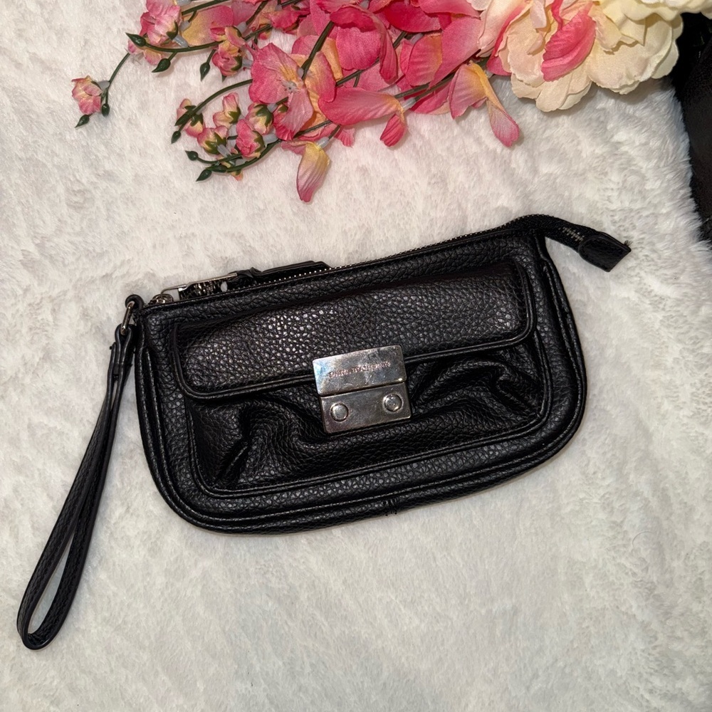 3 x 20$ Dana Buchman Black Wristlet Clutch